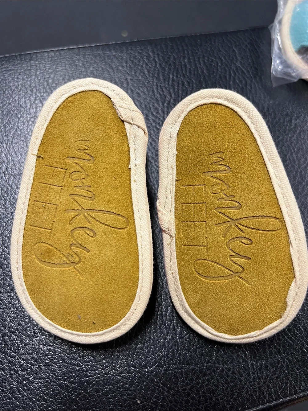 Baby Girls 6-12month size sandals 4 pair like new by monkey feet and old navy